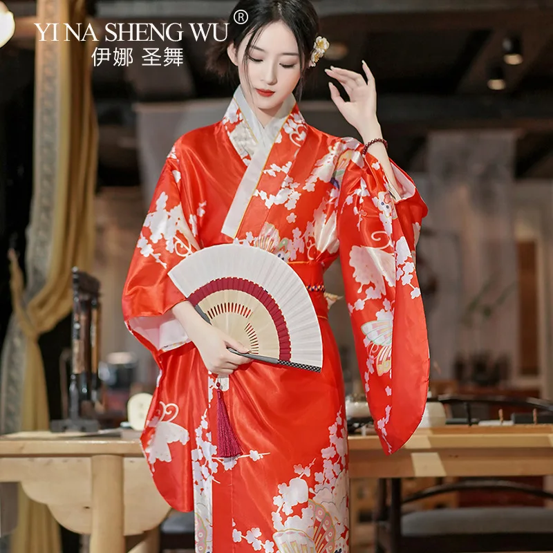 Fotografi Fashion - Kimono Wanita Tradisionale Jepang Yukata Haori